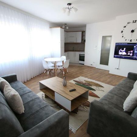 Spacious Apartment Next To The Bus Station And Walking Distance To The Old Town And Shopping Malls Prizren Luaran gambar